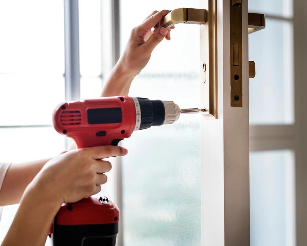 Adjusting a commercial glass swing door closer